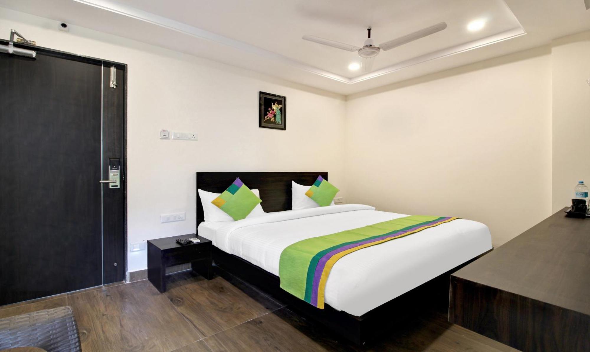 Treebo Excella Hotel Визакхапатнам Екстериор снимка
